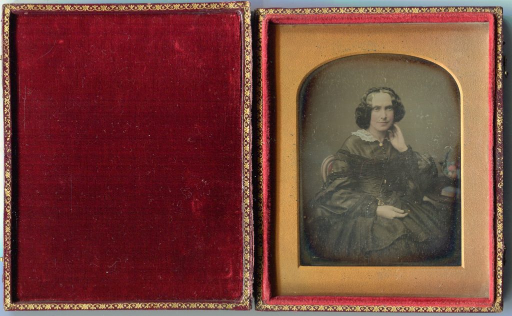 Cased daguerreotype – Inside